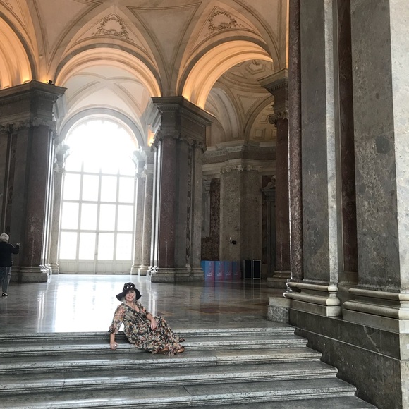 Meet your Posher, Antoinette - Picture 7 of 16